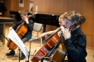 Samuel Wolfram, Hannes Goller, Elisa Siebert und Elias Millitzer von Bows 'n' Beats während ihres Konzertteils im Eröffnungs-Triptychon der 