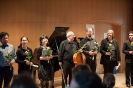 Jesús Antonio Clavijo Rojas, Miryam Yong-Mi Nothelfer, Yasuko Sugimoto-Shestiperov, Solocellist Vasile Zaharia, Jens Wilckens, Friederike Wilckens & Sebastian Chong nach dem Abschluss-Triptychon der 