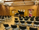 Karina Habuchiya (Kl) testet den Saal vor ihrem Duokonzert mit Florian Bischof (Vc) innerhalb  der 