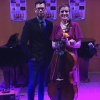 Markus mit der Cellistin MARA (alias Dagmar Kochendörfer) nach dem Konzert innerhalb der 