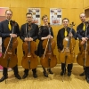 Dagmar Kochendörfer alias MARA mit den Vier EvangCellisten (mit Alexey für den verhinderten Lukas) nach dem 'Cellism-Release-Konzert' innerhalb der 