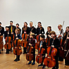 projects4cellos und zahlreiche Schülerinnen und Schüler nach dem Konzert 